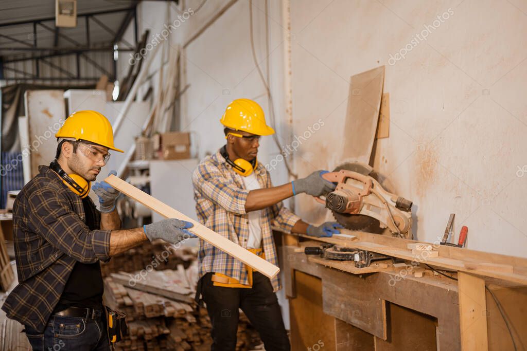 Traditionelles Sägewerk mit moderner Technik